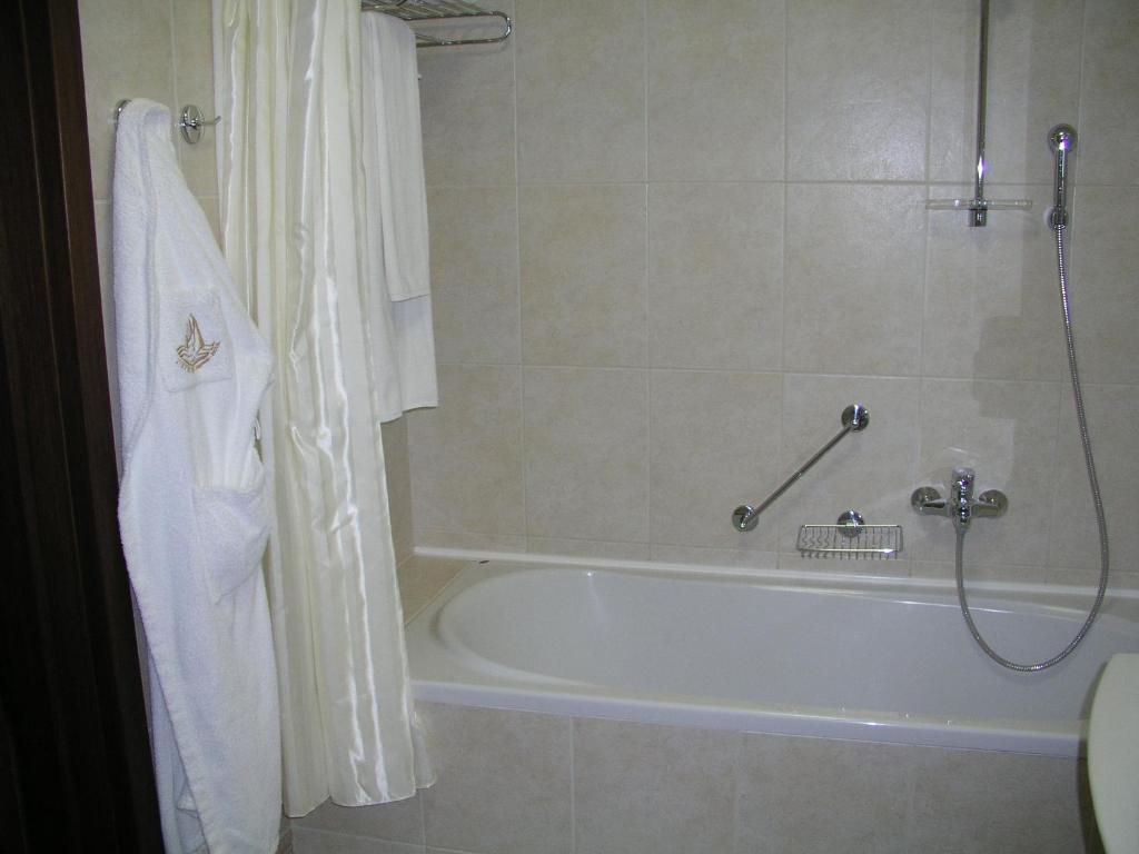 מלון Navaria Nova 4*